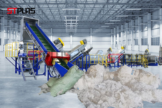 Automatischer Plastikfilm, der Schneidemaschine/starkes Plastikentwässerungs1000kg/h zusammendrückt